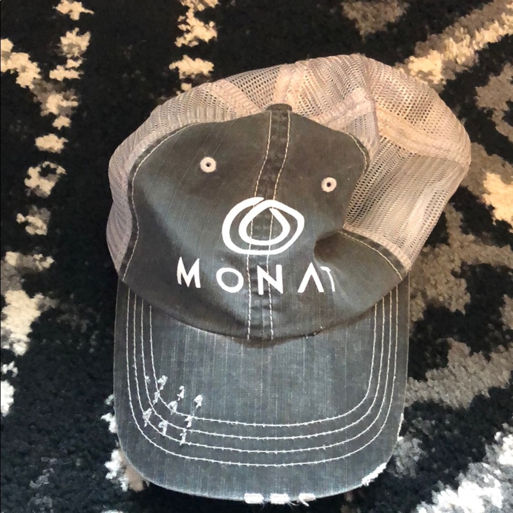 Monat ball cap